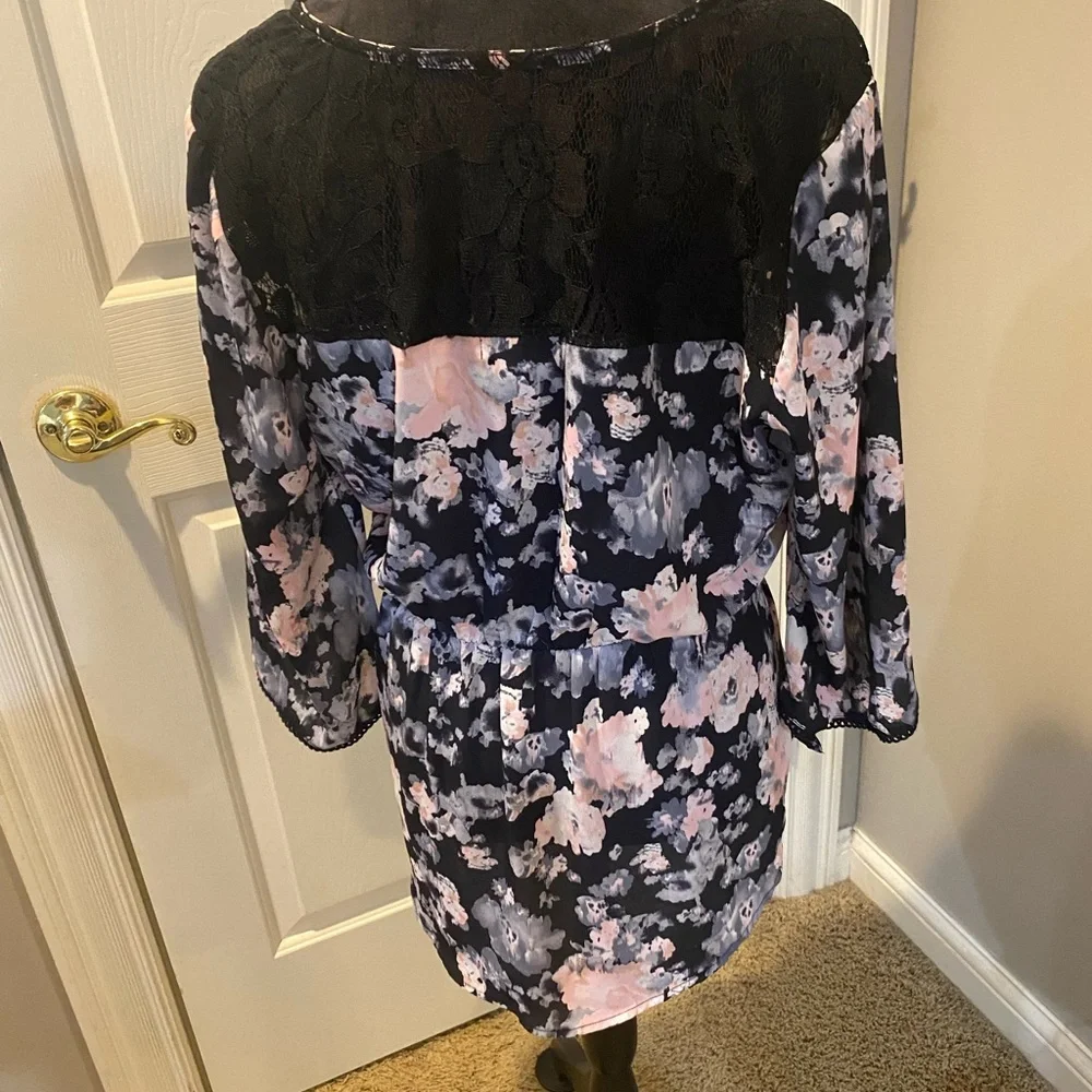 Flowered blouse - Picture 2 of 2